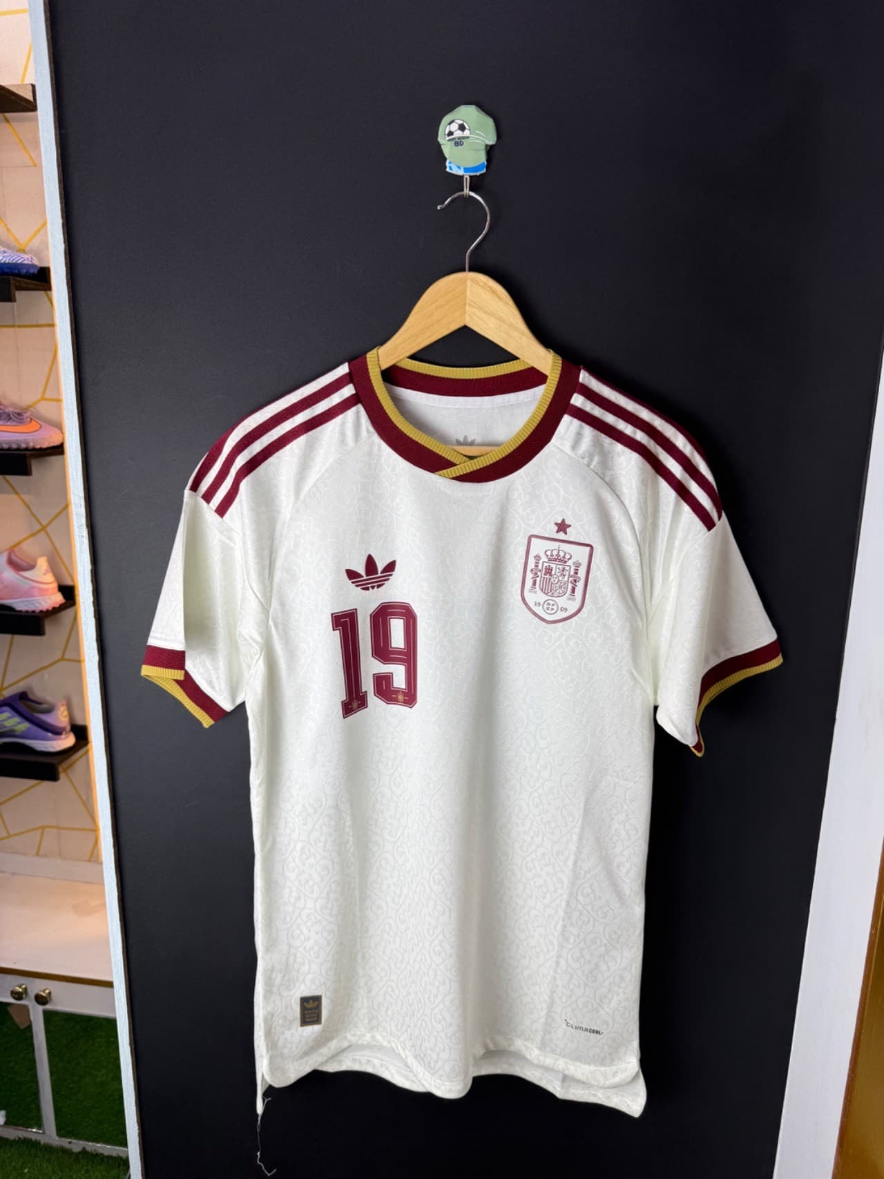 Spain 2026 wc Away kit player